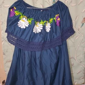 Authentic nwot mexican embroidered top